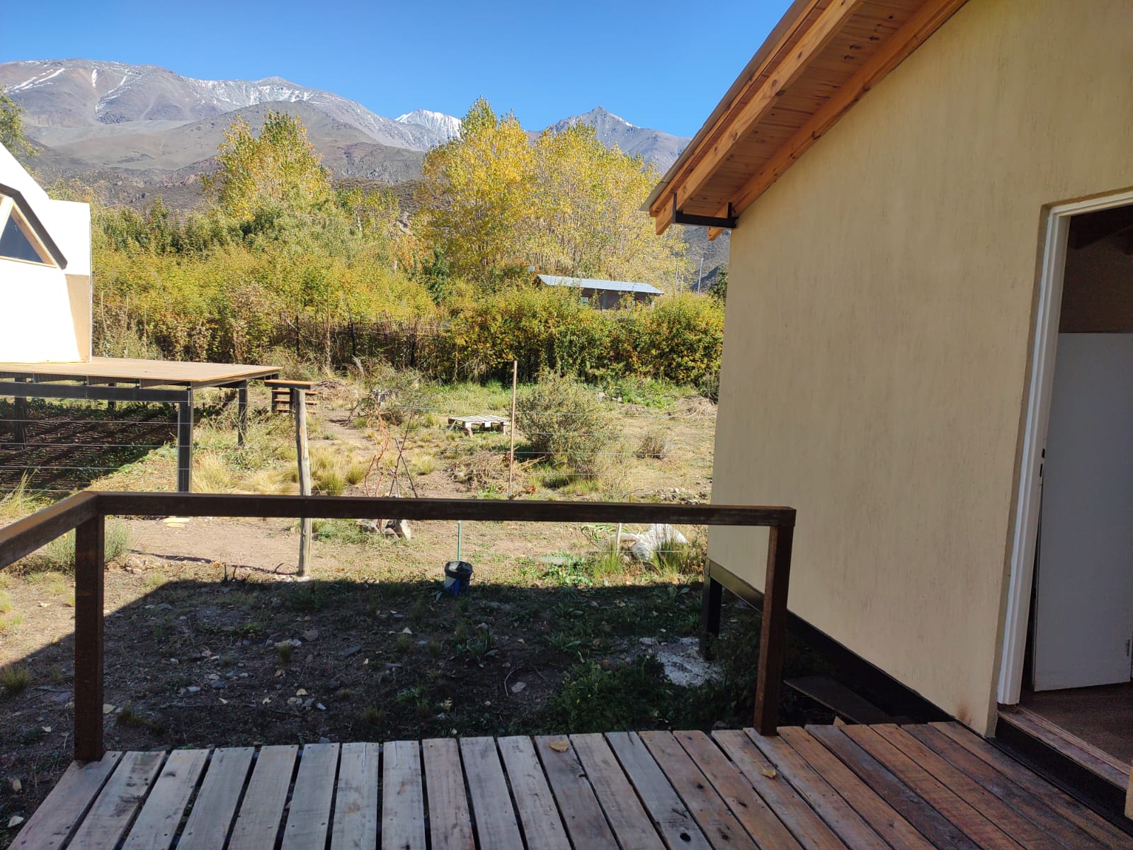 Casa, hermosa vista, montañas, jardín, oportunidad, inversión 